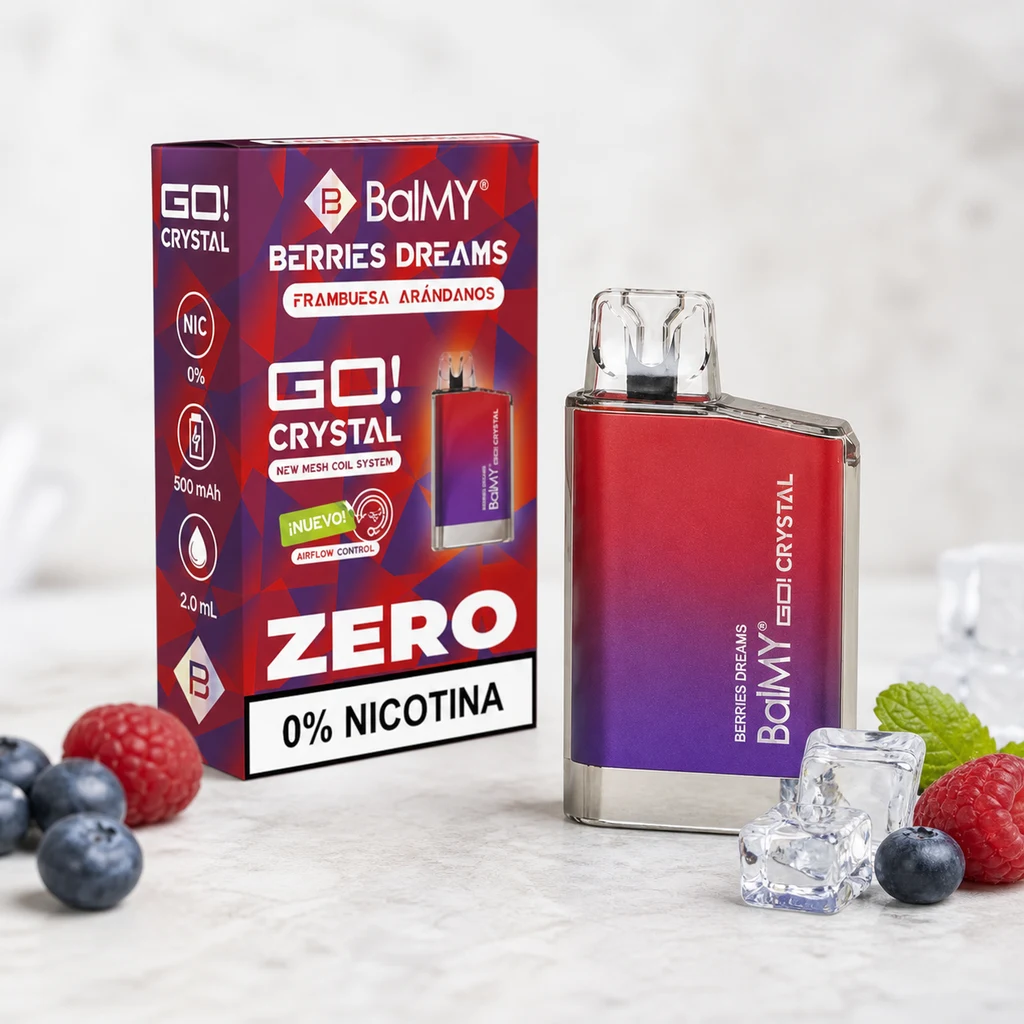Vaper Balmy Go Crystal Berries Dreams rojo y morado junto a su caja con texto «0% nicotina», rodeado de frutos rojos y hielo.