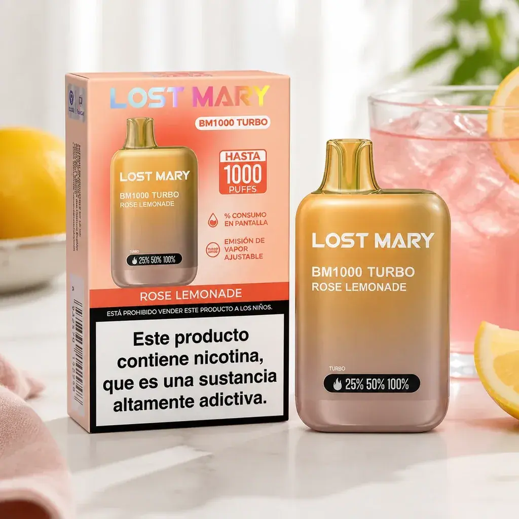 Escena generada del Lost Mary BM1000 Turbo Rose Lemonade junto a su caja, con bebida rosa, hielo y limón al fondo.
