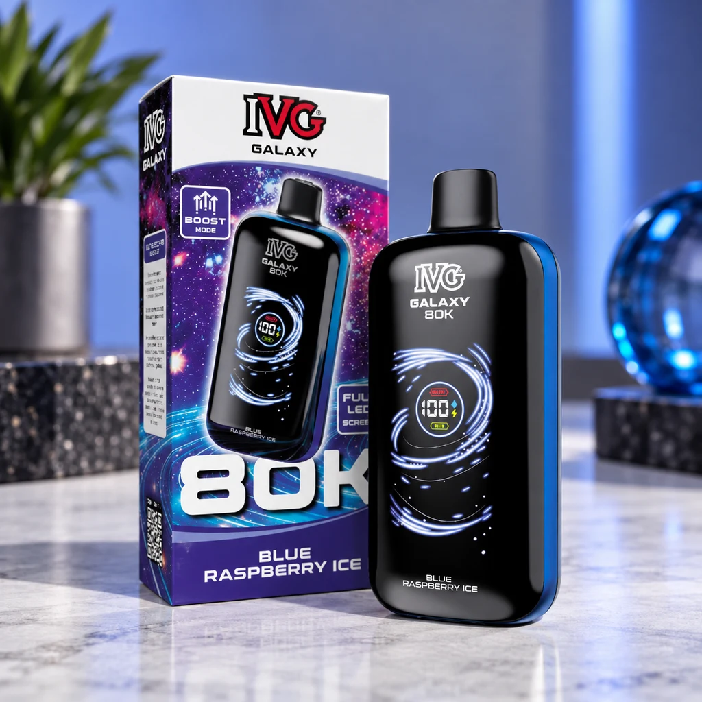 Vapeador IVG Galaxy 80K negro y azul junto a su caja Blue Raspberry Ice, con pantalla circular, sobre una encimera.
