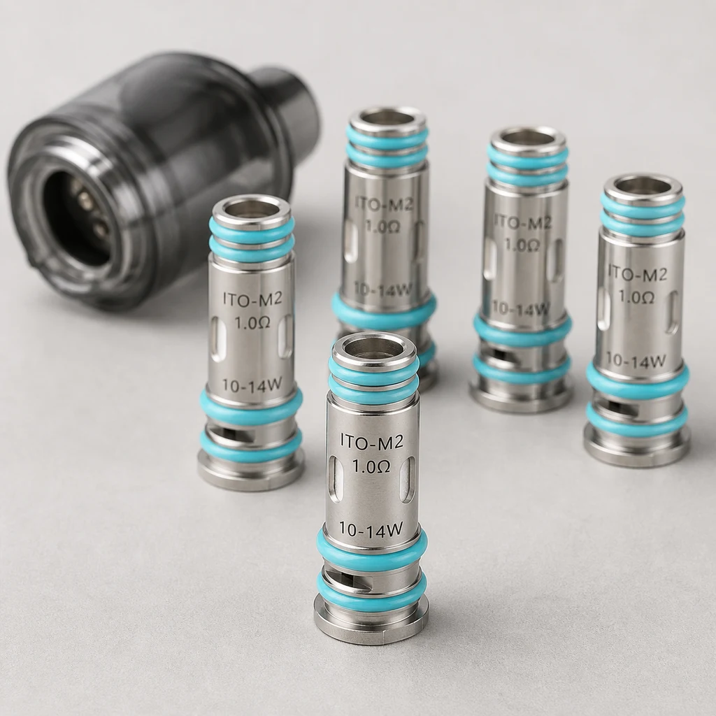 Varias resistencias Voopoo ITO-M2 con juntas turquesas y marcas de 1,0 Ω y 10–14 W, junto a un pod oscuro desenfocado. Varias resistencias Voopoo ITO-M2 con juntas turquesas y marcas de 1,0 Ω y 10–14 W, junto a un pod oscuro desenfocado.