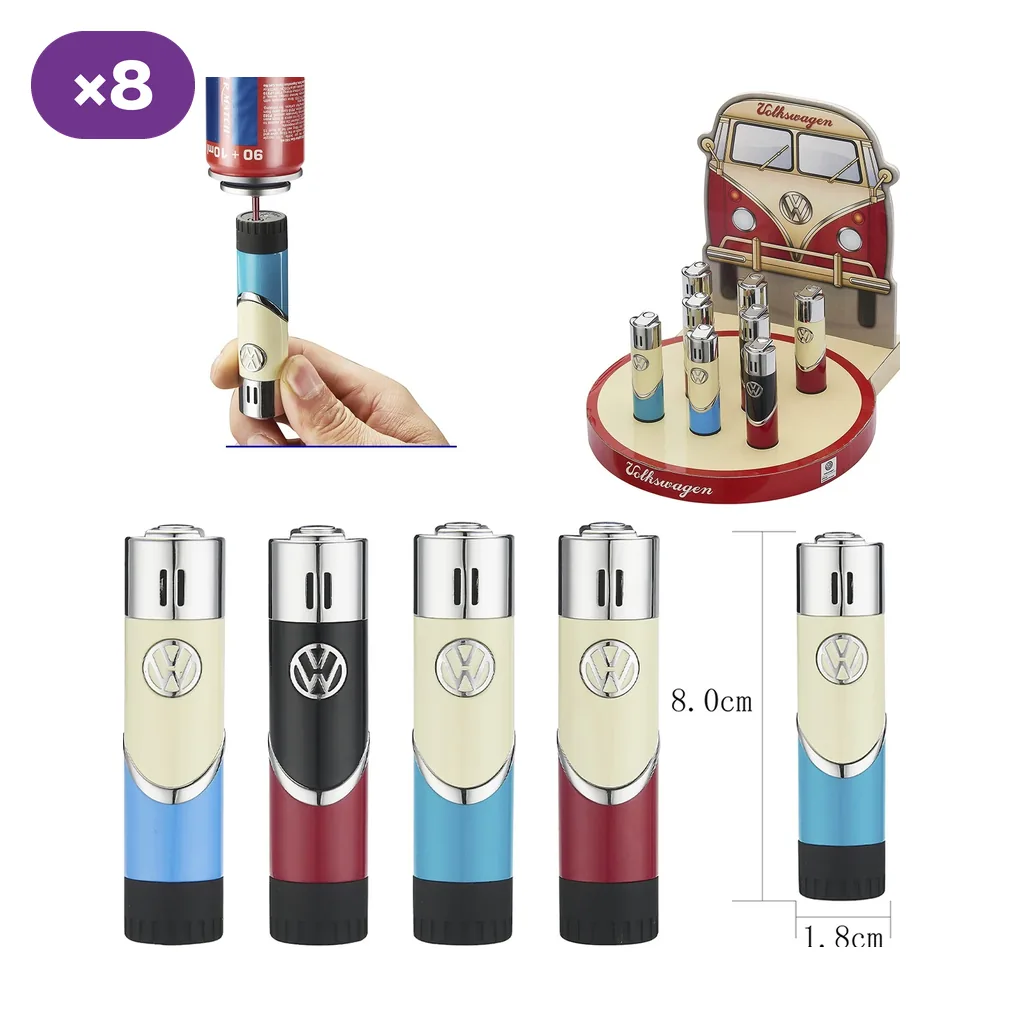 Encendedores VW en distintas combinaciones de colores, con expositor de ocho unidades y detalle de recarga con una mano.